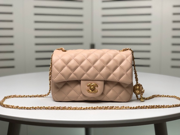 シャネルバッグ正面デザイン